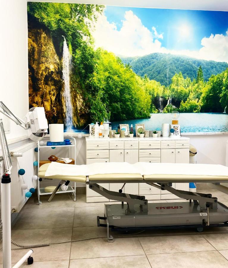Amelia Zdroj Medical & Spa Iwonicz-Zdrój Екстериор снимка